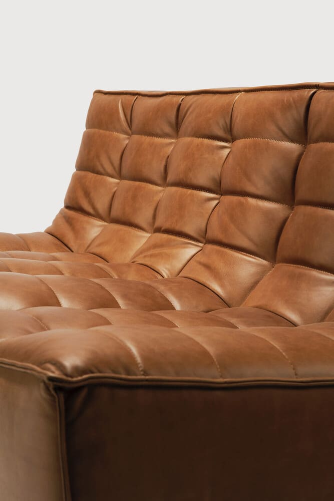 Canapé 2 places N701, très confortable, au design moderne, associé aux canapés N701 permet de composer le canapé de votre choix , en cuir Camel.