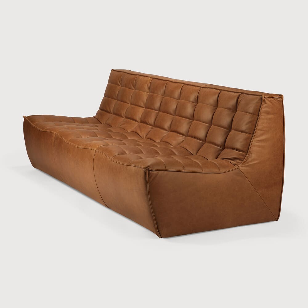  Canapé 3 places N701, très confortable, au design moderne, associé aux canapés N701 permet de composer le canapé de votre choix , en cuir Camel.
