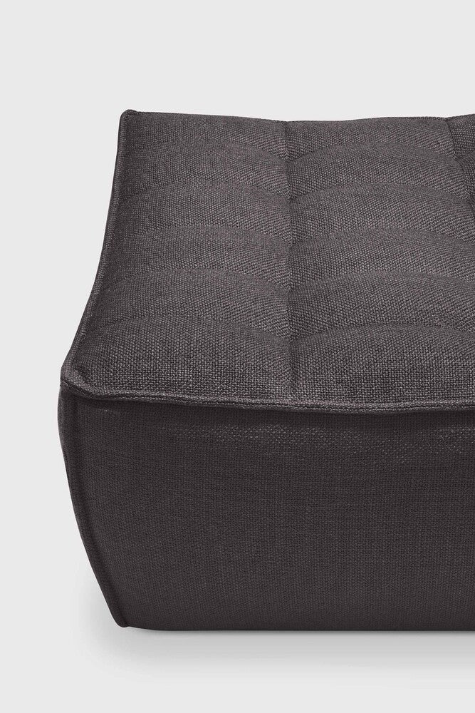 Repose pieds N701, très confortable, au design moderne, associé aux canapés N701 permet de composer le canapé de votre choix , en tissu Gris.