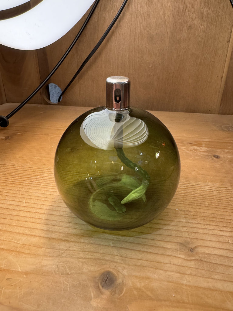 Lampe à huile sphère verte de la marque Bazar de luxe, en verre coloré, fournie sans huile de paraffine. Taille S.