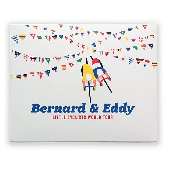 Jeu de cycliste de la maison Bernard & Eddy, avec 5 billes et 5 cycliste peints à la main. Convient à partir de 3 ans pour tous les fans de vélo.