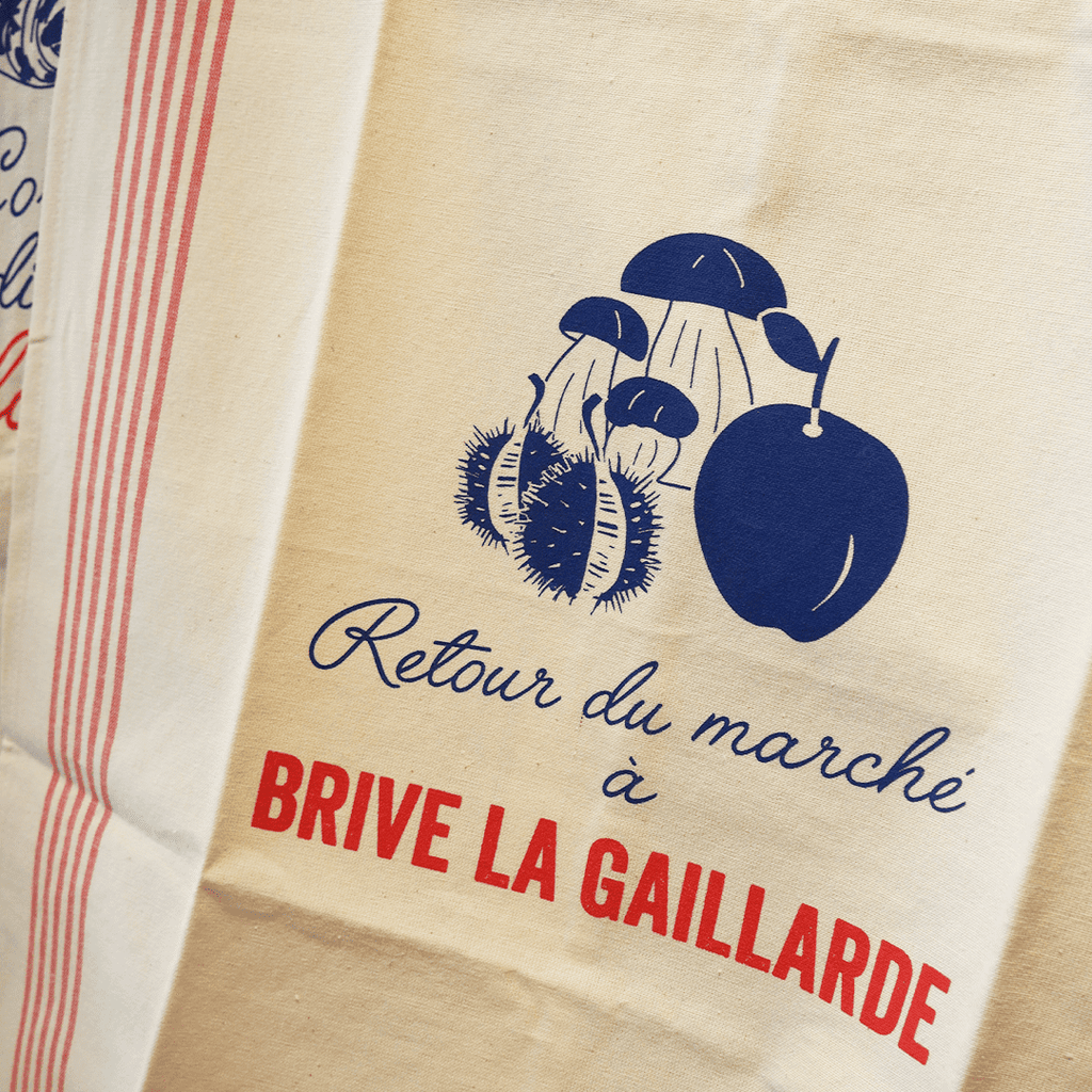 Torchon retour du marché à Brive la Gaillarde, en coton, conçu par nos soins.