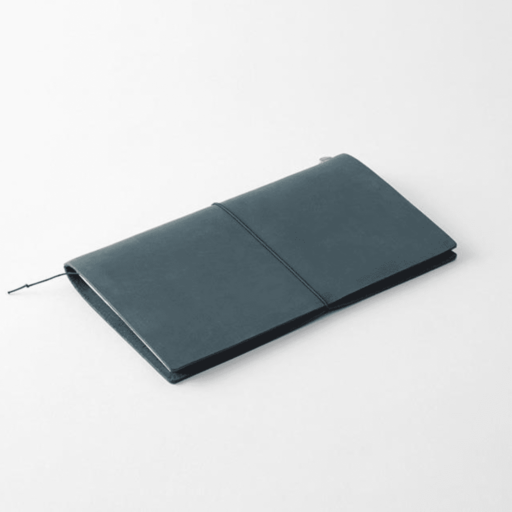 Carnet de voyage en cuir de la marque Traverler's Compagny. Coloris Bleu.