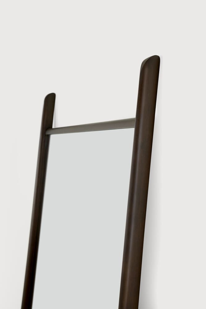 Miroir en acajou de la marque Ethnicraft, en acajou brun foncé, de 80 centimètres par 200 centimètres, de 21,5kg.