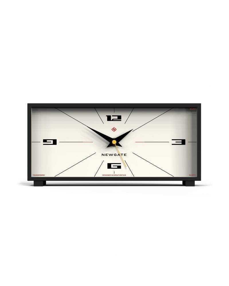 Horloge rectangulaire à poser de la marque New Gate, design des années 1900 à 2000, avec un boîtier noir mat et un cadran couleur crème.