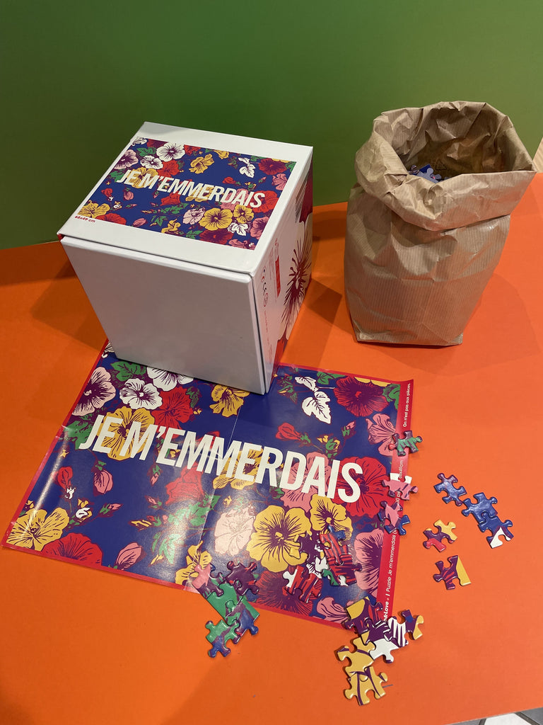 Puzzle je m'enmmerdais de 1000 pièces de la marque Piece & Love, aux couleurs chaudes, fabriqué en France avec des cartons FSC.