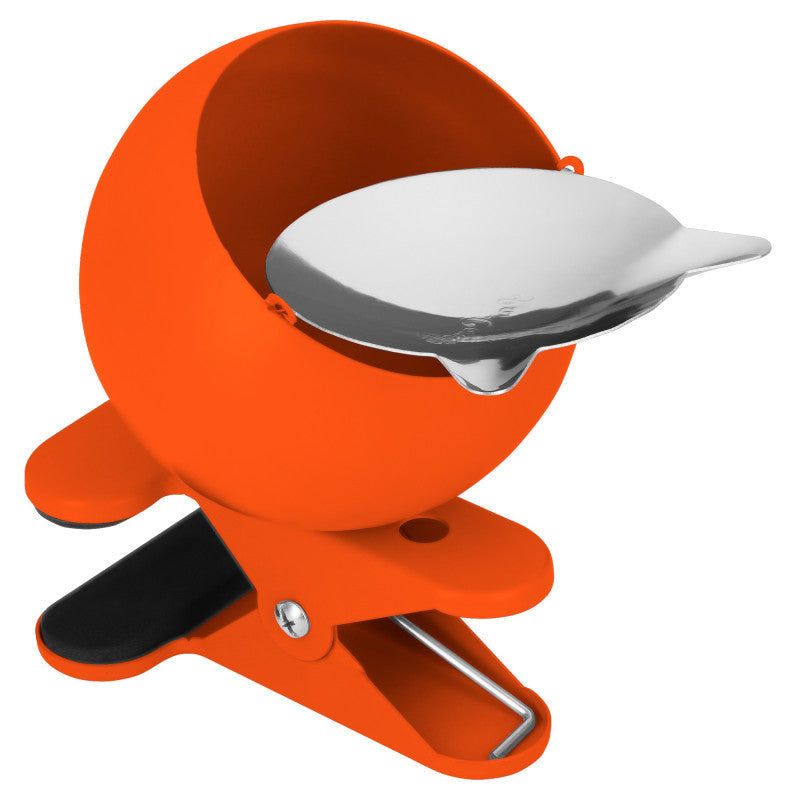 Cendrier à pince, de la marque Lacarafe, au design des années 1970, couleur orange.