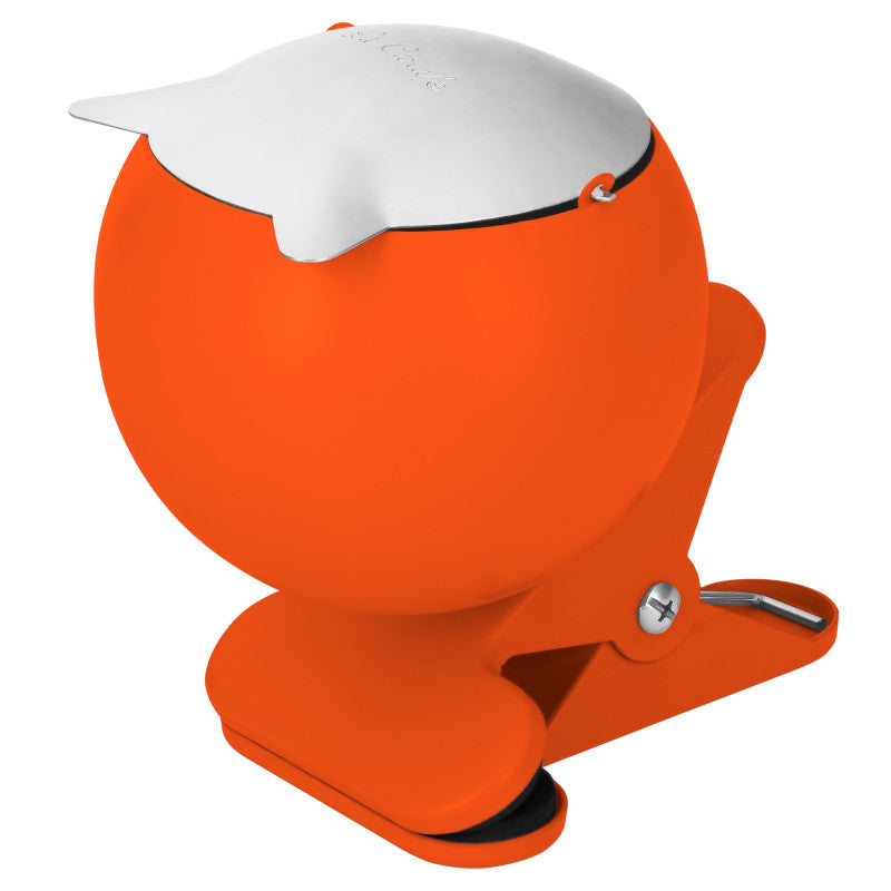 Cendrier à pince, de la marque Lacarafe, au design des années 1970, couleur orange.
