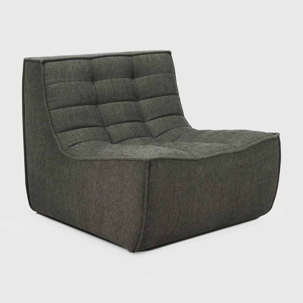 Fauteuil N701, très confortable, au design moderne, associé aux canapés N701 permet de composer le canapé de votre choix , en tissu Moss.