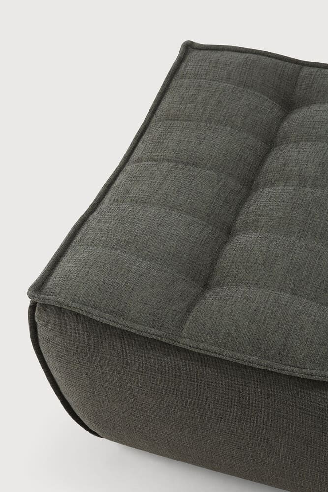 Repose pieds N701, très confortable, au design moderne, associé aux canapés N701 permet de composer le canapé de votre choix , en tissu Moss