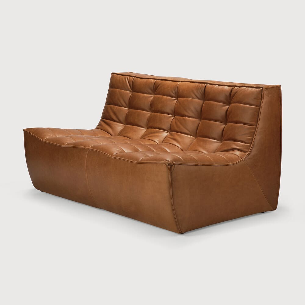 Canapé 2 places N701, très confortable, au design moderne, associé aux canapés N701 permet de composer le canapé de votre choix , en cuir Camel.