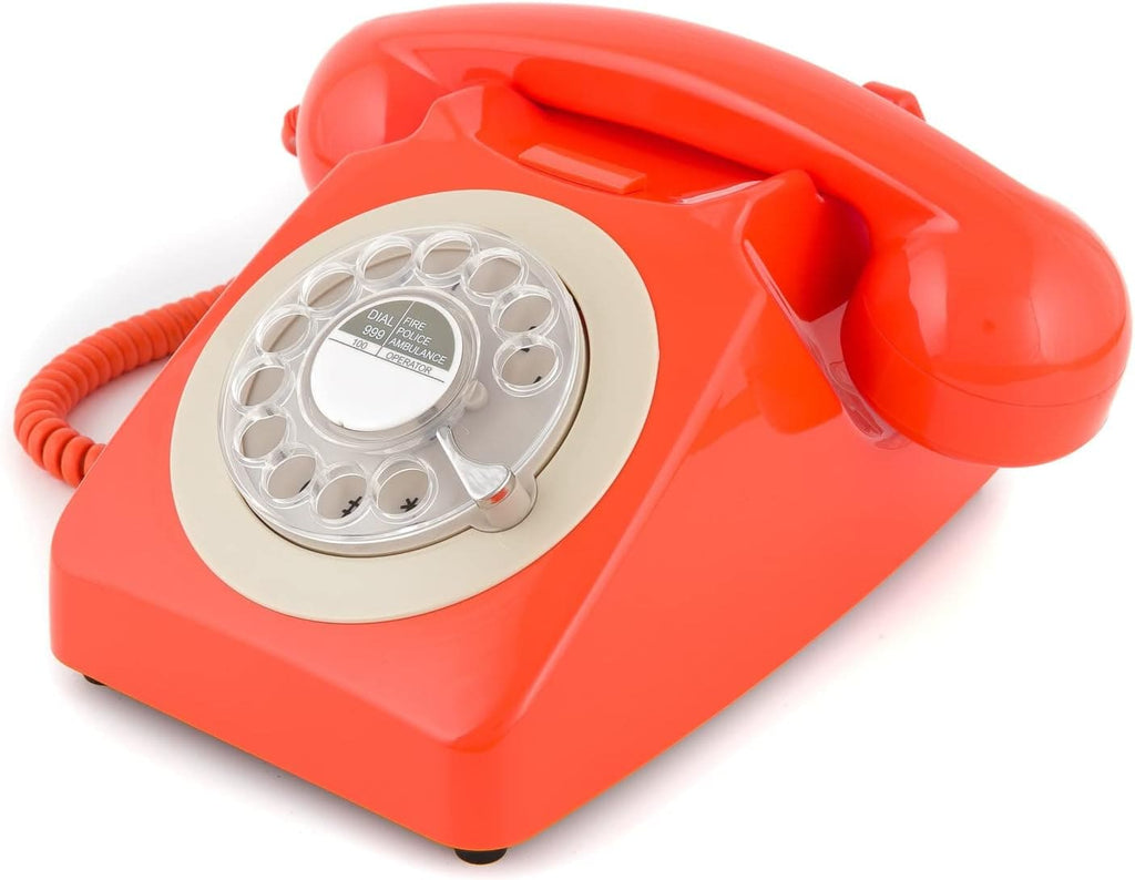 Téléphone fixe rotatif de la marque GPO, des années 60 et 70, en plastique. Coloris Orange.