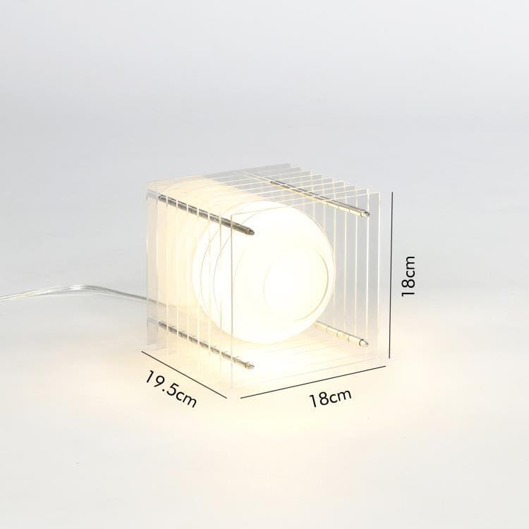 Lampe Cube plexi de la marque Bang, en acrylique. Coloris Blanche.