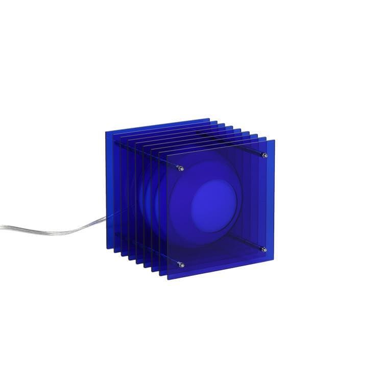 Lampe Cube plexi de la marque Bang, en acrylique. Coloris Bleu.