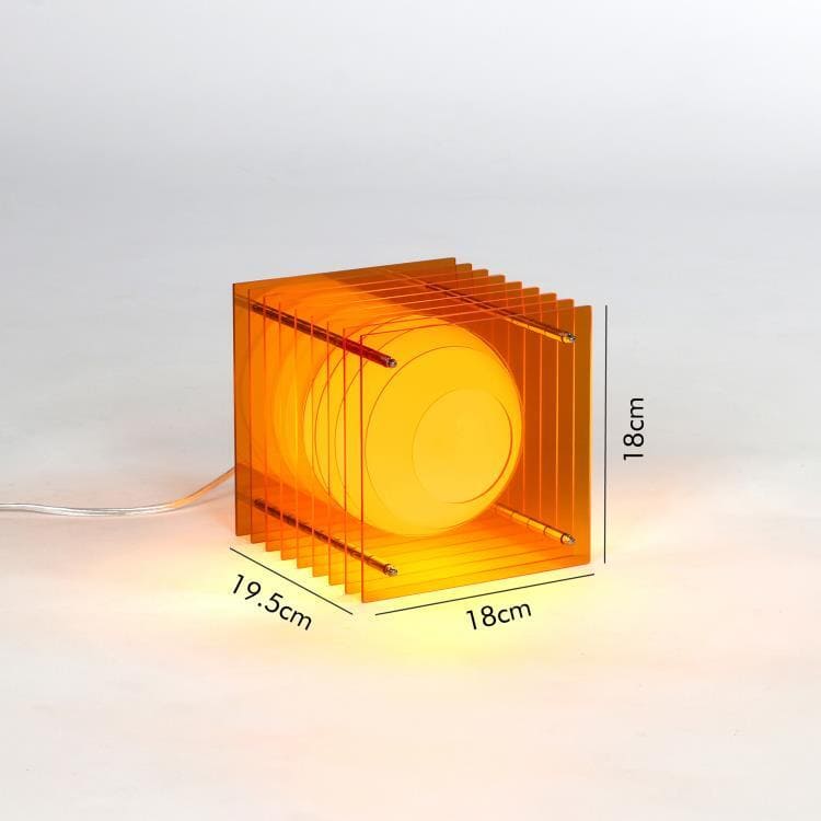 Lampe Cube plexi de la marque Bang, en acrylique. Coloris Orange.