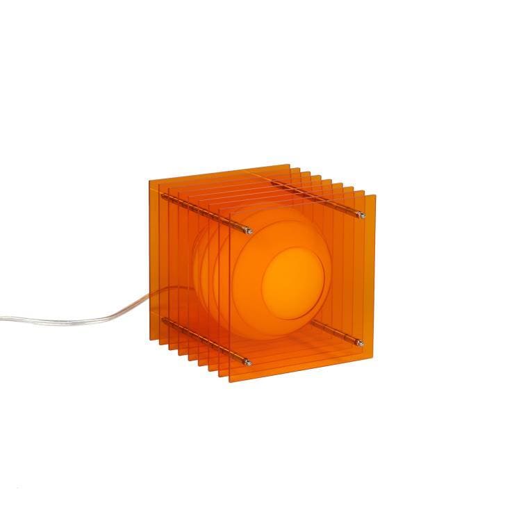 Lampe Cube plexi de la marque Bang, en acrylique. Coloris Orange.