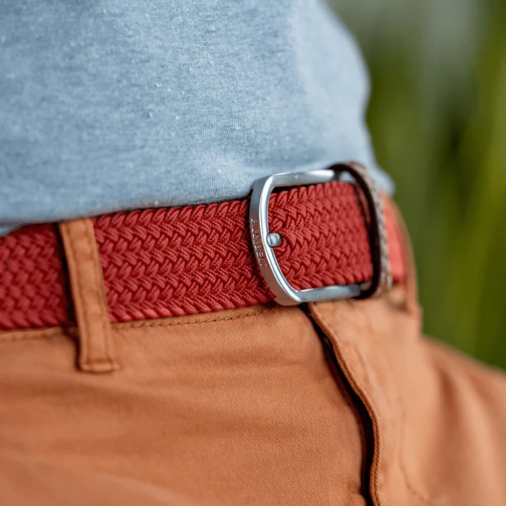 Ceinture tressée en cuir de la marque Billy Belt, très élégante, selon votre humeur du moment. Coloris Rouge Oriental.