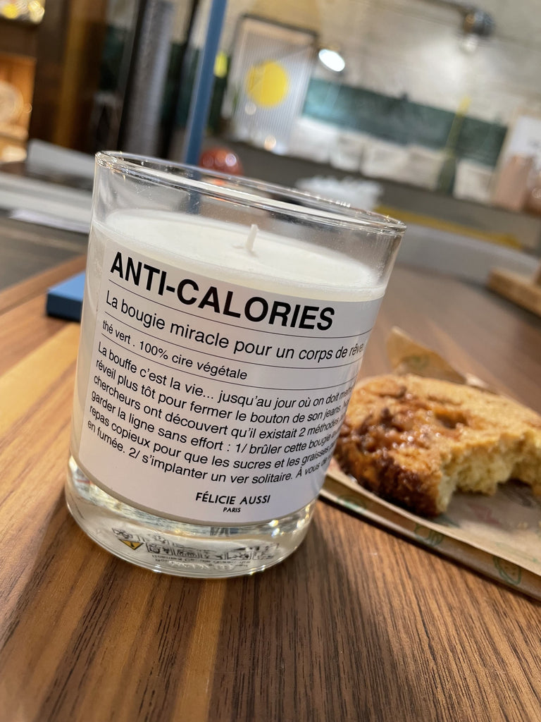 Bougie anti-calories de la marque Félicie Aussi, en cire végétale, promet 50 heures d'utilisation, fabriquée en France à Grasse.