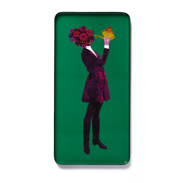 Plateau rectangulaire en fer vernis avec graphisme fantasmagorique, humour décalé et jeu de couleurs ! Parfait comme décoration murale, posé sur une table basse ou simplement comment plateau. Fabriqué à la main. Modèle Arozita.