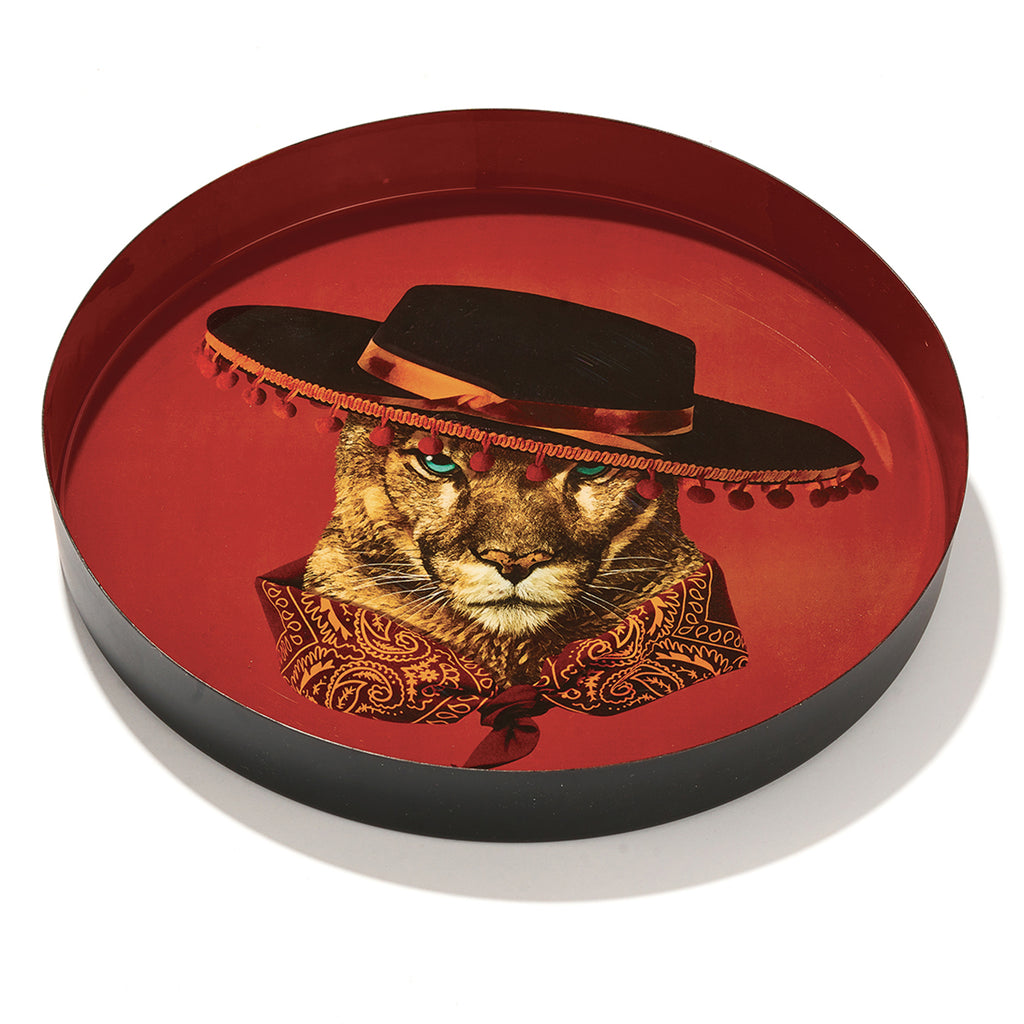 Plateau rond en fer vernis avec graphisme fantasmagorique, humour décalé et jeu de couleurs ! Parfait comme décoration murale, posé sur une table basse ou simplement comment plateau. Fabriqué à la main. Modèle Bandino.