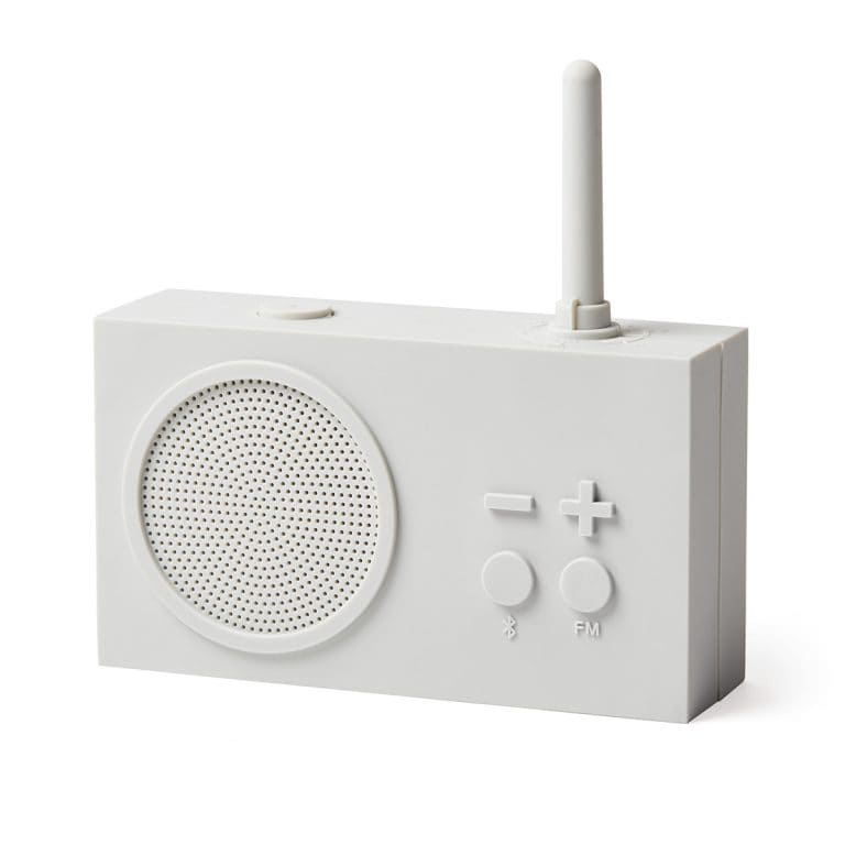 Radio TYKHO3 de la marque Lexon, au design unique, en gomme Blanc.