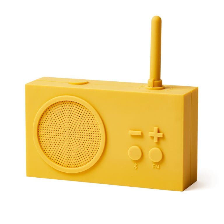 Radio TYKHO3 de la marque Lexon, au design unique, en gomme Jaune.