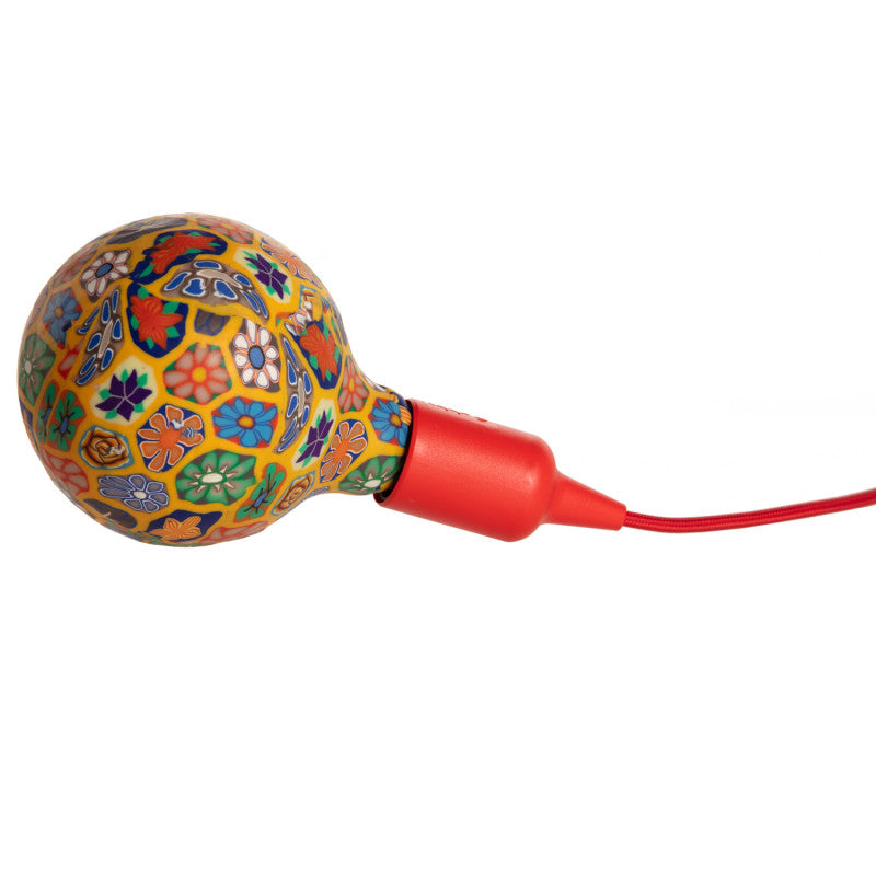 Une ampoule fleuries Nexel à filament LED en verre et en céramique. Code de l'ampoule P9.