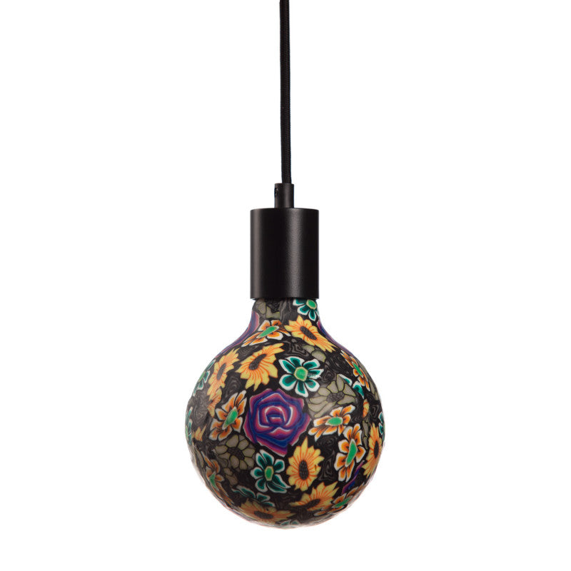 Une ampoule fleuries Nexel à filament LED en verre et en céramique. Code de l'ampoule P3.