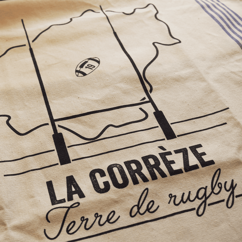 Torchon La Corrèze Terre de Rugby, en coton, conçus par nos soins.