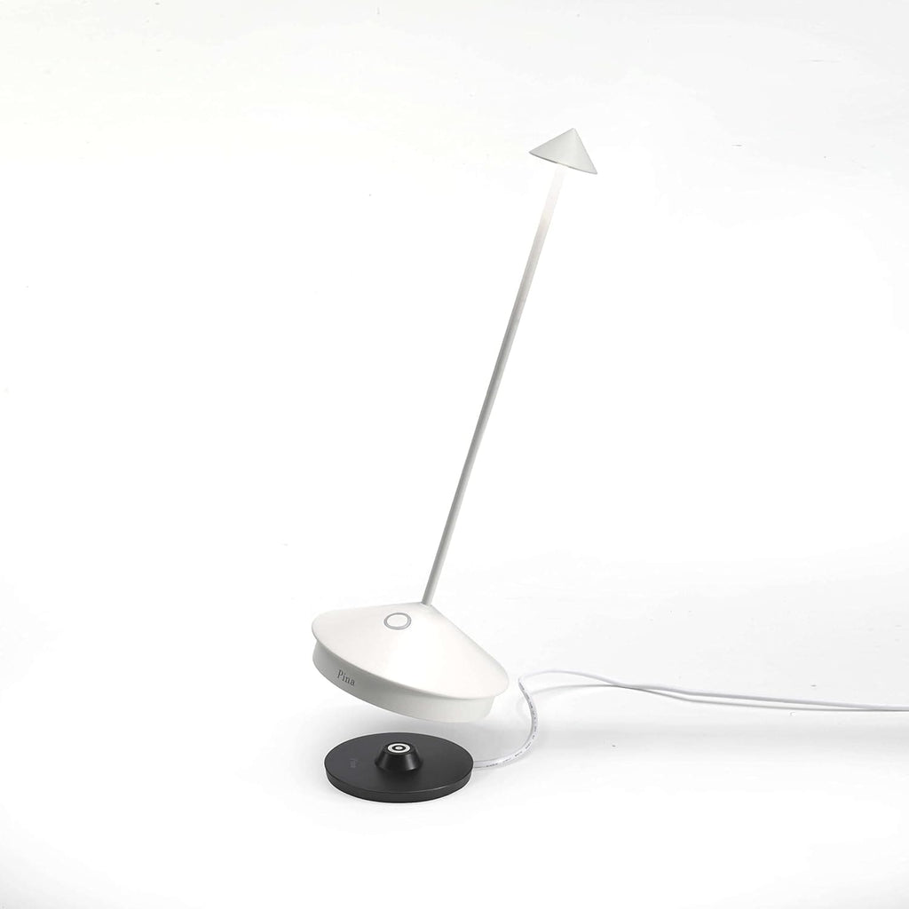 Lampe Nomade Pina de la marque Zafferano, en aluminium, avec 3 intensités : chaude, neutre et froide. Coloris Blanc.