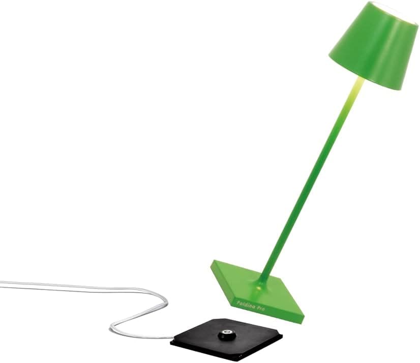 Lampe Nomade Poldina Micro de la marque Zafferano, en aluminium, avec 3 intensités : chaude, neutre et froide. Coloris Vert Pomme.